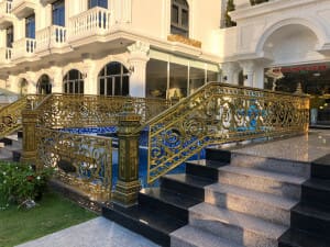 Trọn Bộ Bí kíp Lắp đặt và Bảo dưỡng Cầu thang Nhôm Đúc Xịn Sò tại Hà Nội